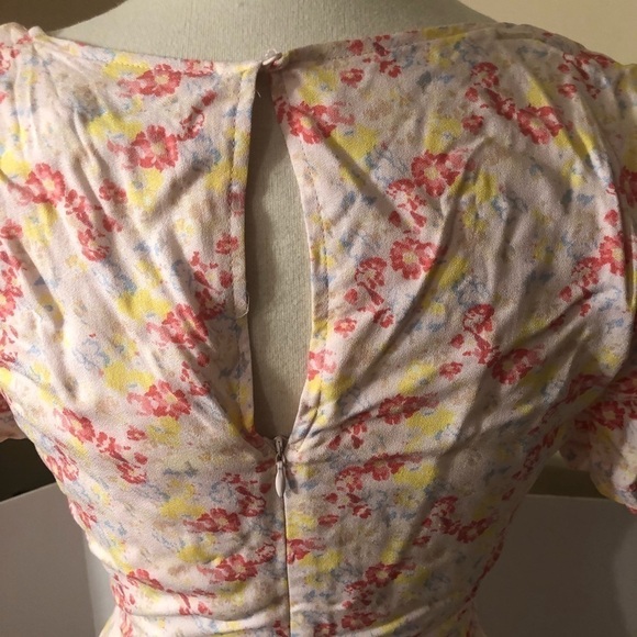 Lush V Neck Pink Floral Ruched Romper NWT Size M - Picture 5 of 11